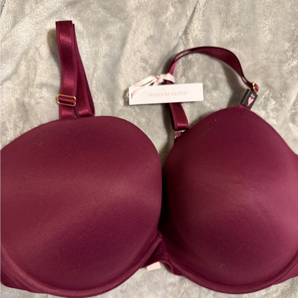 NWT Victoria's Secret Freedom Cloud Push-Up Bra Size 44DD